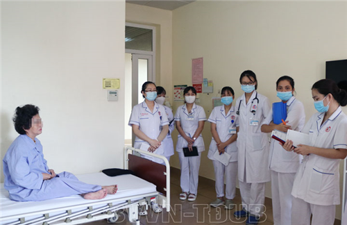 Chuyển giao mô hình chăm sóc người bệnh toàn diện theo đội cho Trung tâm Y tế Thị xã Đông Triều