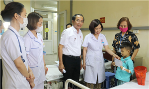 Bệnh viện Việt Nam – Thụy Điển Uông Bí: Vui tết thiếu nhi 1/6 cho các bệnh nhi
