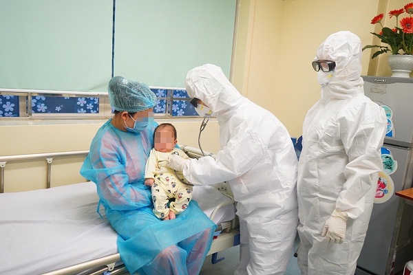 Bệnh nhi nhiễm COVID-19 trẻ nhất Việt Nam khỏi bệnh