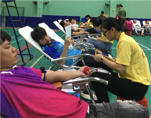 Tiếp nhận gần 300 đơn vị máu tại Thị xã Đông Triều và Huyện Hoành Bồ