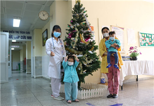 Giáng sinh an lành, ấm áp tại Bệnh viện Việt Nam - Thụy Điển Uông Bí