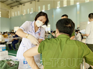 Tiếp tục triển khai tiêm mũi 4  và tiêm vét mũi 1, 2, 3 vắc xin phòng COVID-19 tại Thành phố Uông Bí