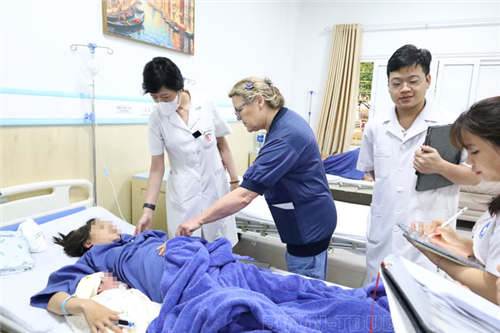 Hợp tác chuyên môn trong lĩnh vực sản phụ khoa cùng chuyên gia Thụy Điển