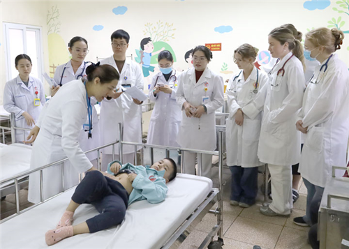 Tiếp nhận sinh viên từ cơ sở đào tạo y khoa hàng đầu Thụy Điển thực tập tại Bệnh viện