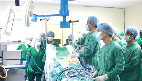 Phẫu thuật nội soi – Cơ hội điều trị mới cho người mắc bệnh lý cột sống