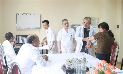 Bệnh viện Việt Nam - Thuỵ Điển Uông Bí tiếp tục làm việc cùng chuyên gia y tế Cộng hoà Pháp