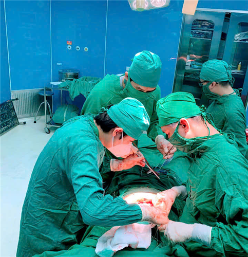 Hỗ trợ y tế cơ sở phẫu thuật cứu sống người bệnh chấn thương nặng