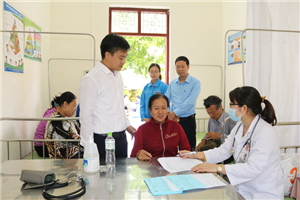 Tiếp tục chương trình khám sức khỏe cộng đồng tại phường Phương Đông