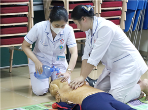 Gần 500 nhân viên y tế được đào tạo nâng cao năng lực cấp cứu ngừng tuần hoàn và xử trí phản vệ