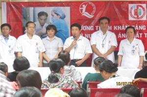Khám sàng lọc và phẫu thuật “vì nụ cười và ánh mắt trẻ thơ” năm 2013