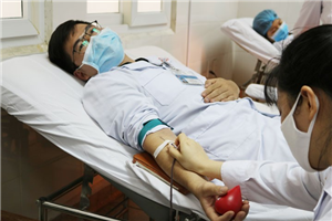 CĐCS Bệnh viện Việt Nam – Thụy Điển Uông Bí hưởng ứng ngày Toàn dân hiến máu tình nguyện