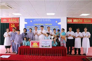 Lãnh đạo tỉnh Quảng Ninh thăm, tặng quà các bệnh nhi tại Bệnh viện Việt Nam – Thụy Điển Uông Bí nhân Ngày Quốc tế Thiếu nhi 1/6