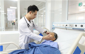 Bị chó nhà tấn công người bệnh bị chấn thương nặng vùng mắt