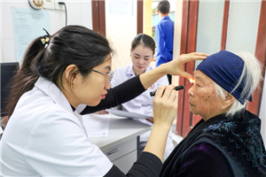 Chương trình khám nhân đạo cho người có công tại Phường Yên Tử