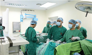 Thực hiện thành công ca ghép thận thứ 4, Bệnh viện Việt Nam – Thụy Điển Uông Bí khẳng định năng lực làm chủ kỹ thuật chuyên sâu, mở rộng cơ hội điều trị cho người bệnh suy thận.