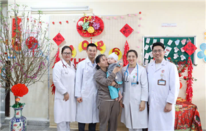 Cảnh báo tai nạn nguy hiểm: Trẻ 8 tháng tuổi phải phẫu thuật sọ não do ngã xe tròn