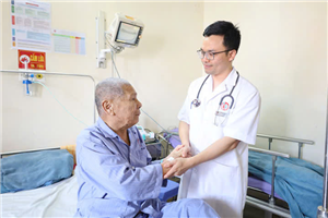 Can thiệp mạch vành đặt thành công 2 stent cho cụ ông 99 tuổi nhiều bệnh lý nền